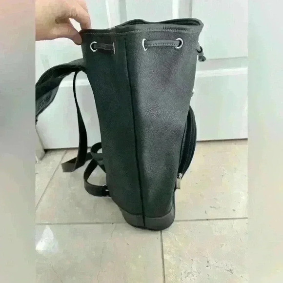 Esprit 90’s Faux Leather Backpack - Picture 4 of 10